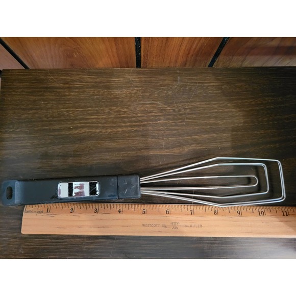 Black Handle Flipper/Tongs for Fish, Deep Frying - Locks - Picture 9 of 9